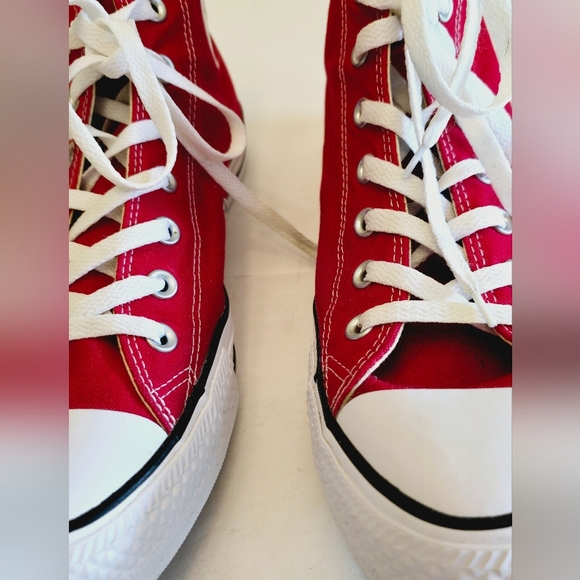 Converse All Star Chuck Taylor Red High Top Sneakers  Men's 11 Women's 13 - Picture 4 of 12